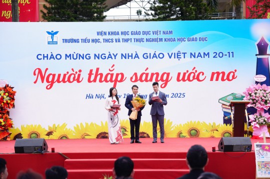 Người thắp sáng ước mơ — Lễ kỷ niệm Ngày Nhà giáo Việt Nam 20/11